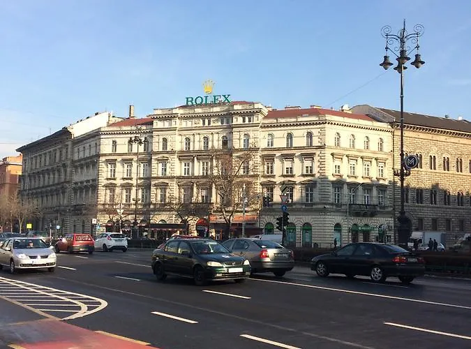 Black Dog * Budapest